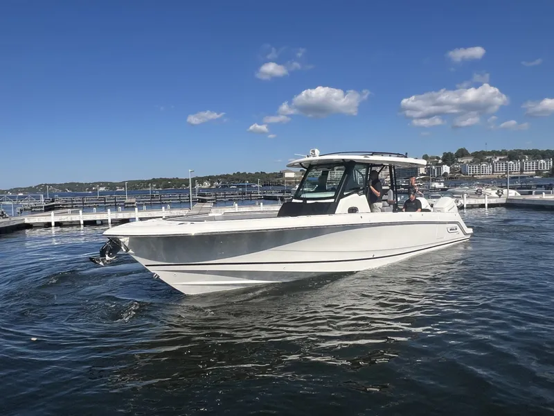 Slide: The Image of Boston Whaler 360 Outrage 2026 - 1