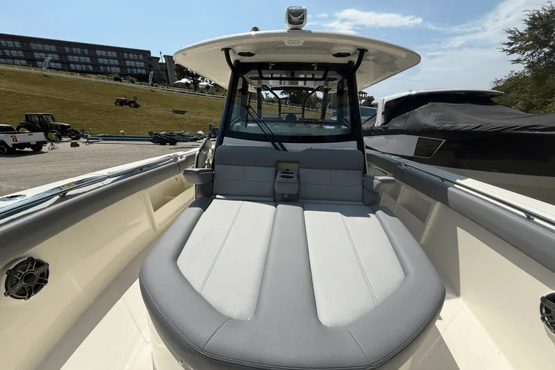 Slide: The Image of Boston Whaler 360 Outrage 2026 - 11