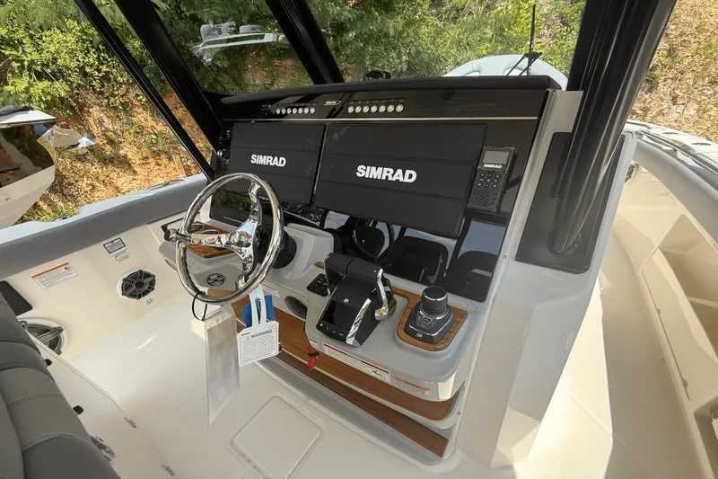 Slide: The Image of Boston Whaler 360 Outrage 2026 - 17