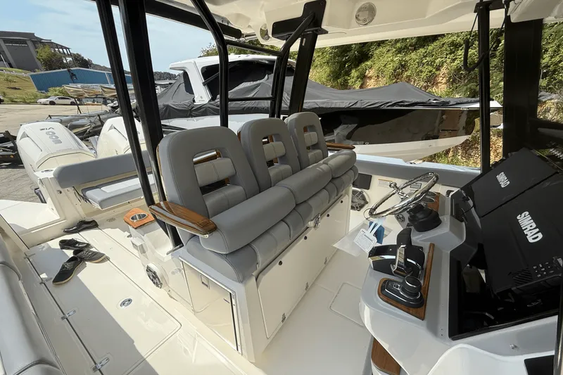 Slide: The Image of Boston Whaler 360 Outrage 2026 - 19