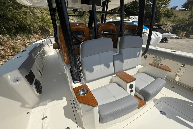 Slide: The Image of Boston Whaler 360 Outrage 2026 - 22
