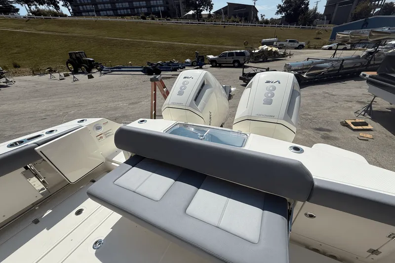 Slide: The Image of Boston Whaler 360 Outrage 2026 - 23