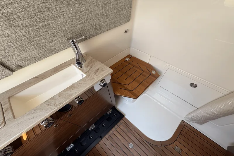 Slide: The Image of Boston Whaler 360 Outrage 2026 - 28