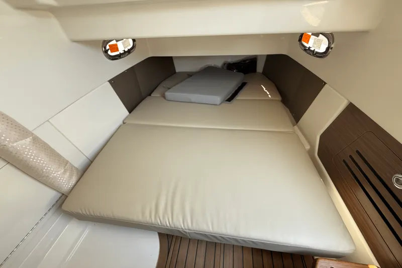 Slide: The Image of Boston Whaler 360 Outrage 2026 - 30