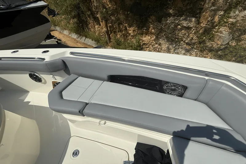Slide: The Image of Boston Whaler 360 Outrage 2026 - 37