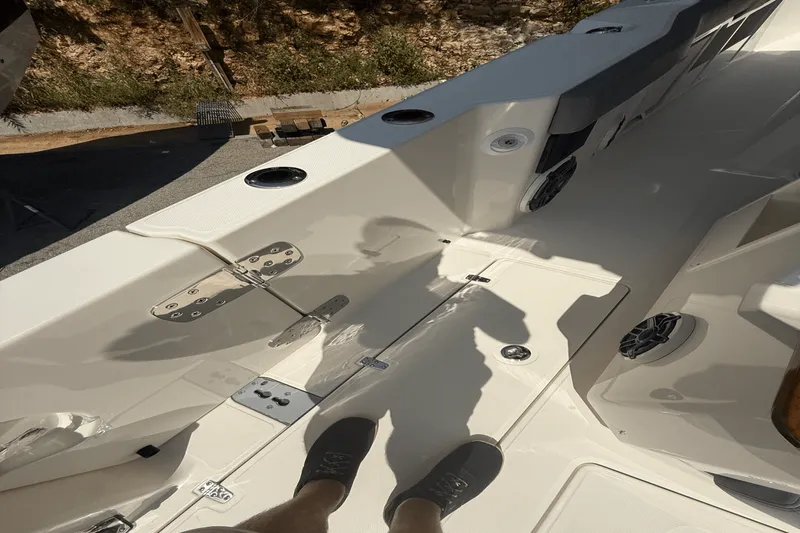 Slide: The Image of Boston Whaler 360 Outrage 2026 - 52