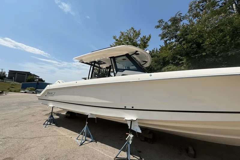 Slide: The Image of Boston Whaler 360 Outrage 2026 - 8