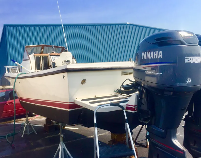 Slide: The Image of 1991 Mako 260 Walk Around boat with Yamaha 200 outboard motor. - 3