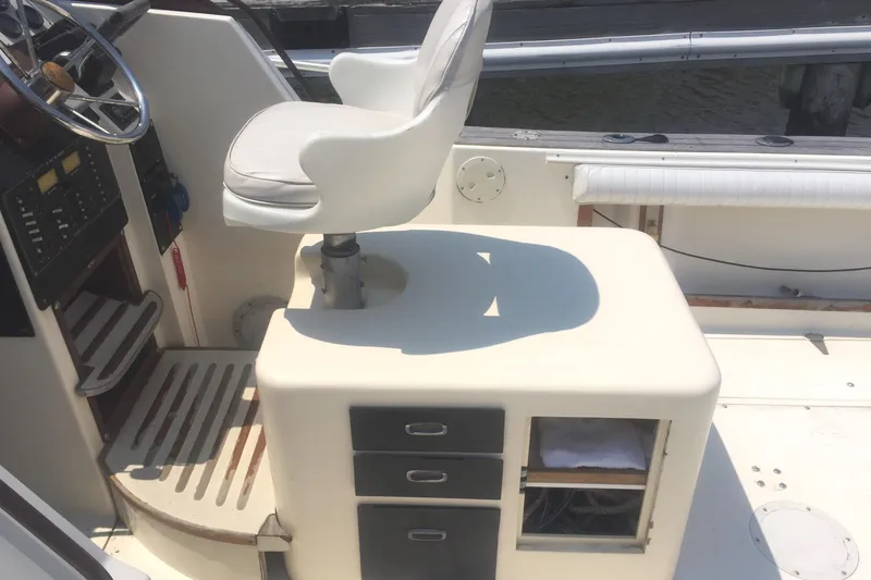 Slide: The Image of Captain's chair and control panel on a 1991 Mako 260 Walk Around boat. - 9