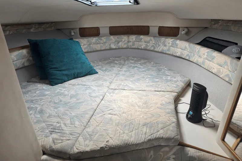 Slide: The Image of Sea Ray 330 SUNDANCER 1993 - 13