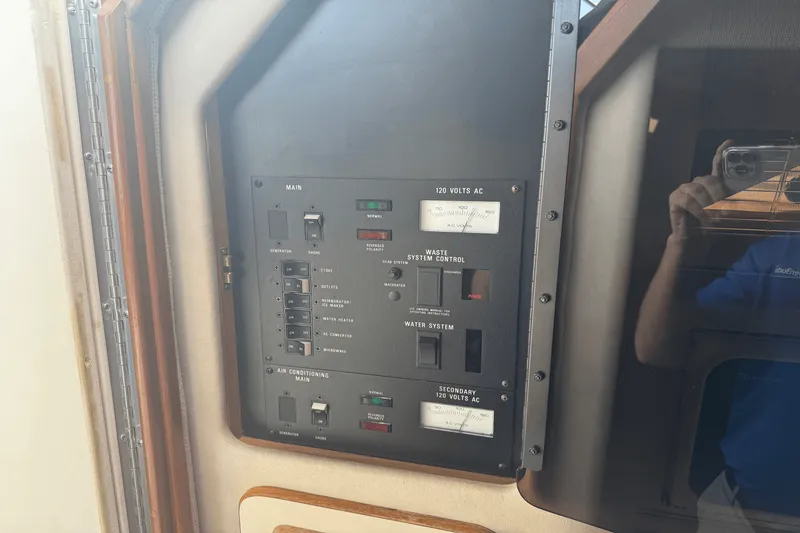 Slide: The Image of Sea Ray 330 SUNDANCER 1993 - 14