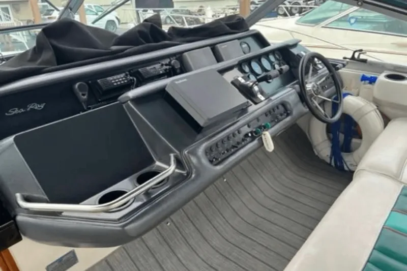 Slide: The Image of Sea Ray 330 SUNDANCER 1993 - 2