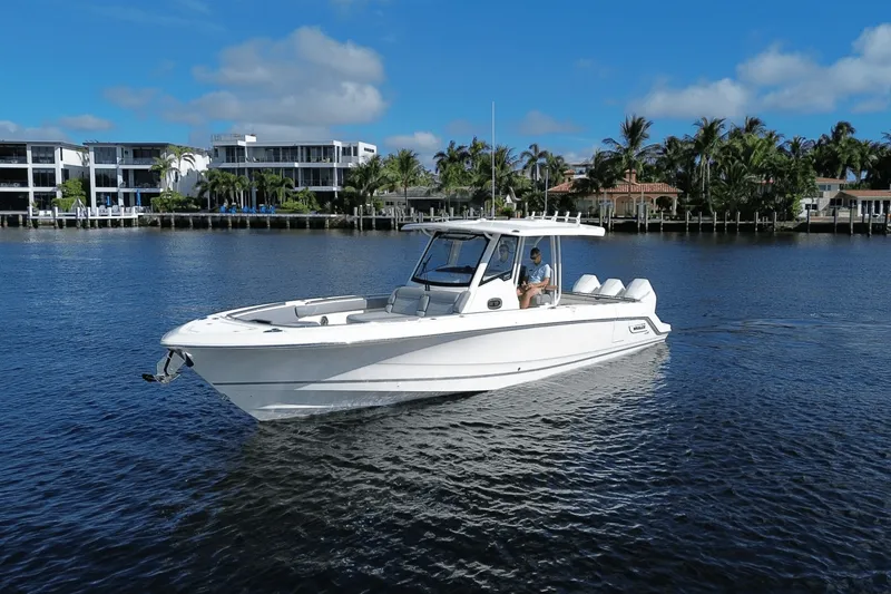 Slide: The Image of Boston Whaler 360 Outrage 2026 - 13