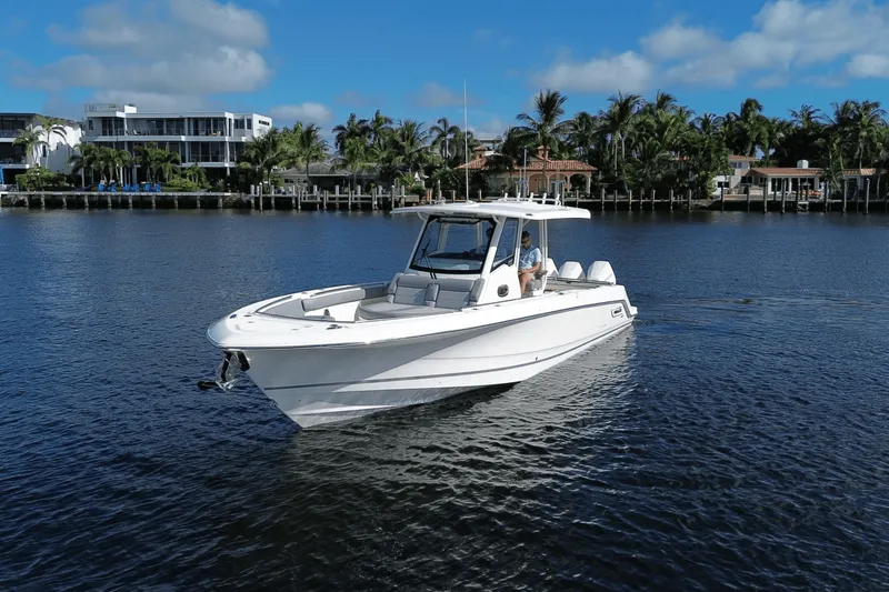 Slide: The Image of Boston Whaler 360 Outrage 2026 - 14