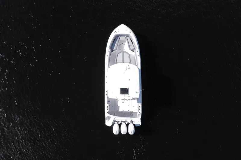 Slide: The Image of Boston Whaler 360 Outrage 2026 - 15