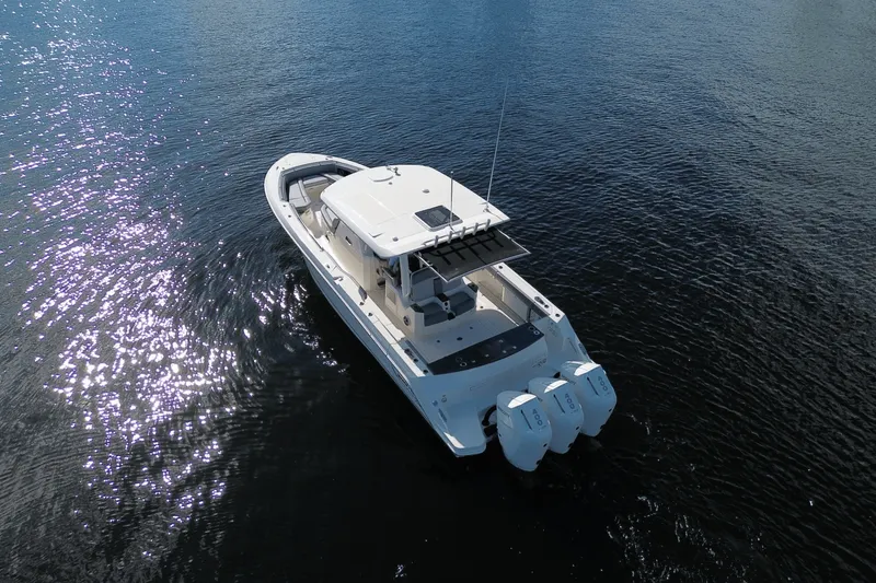 Slide: The Image of Boston Whaler 360 Outrage 2026 - 16