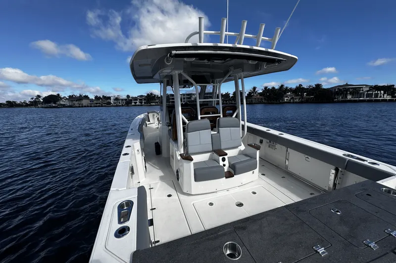 Slide: The Image of Boston Whaler 360 Outrage 2026 - 20