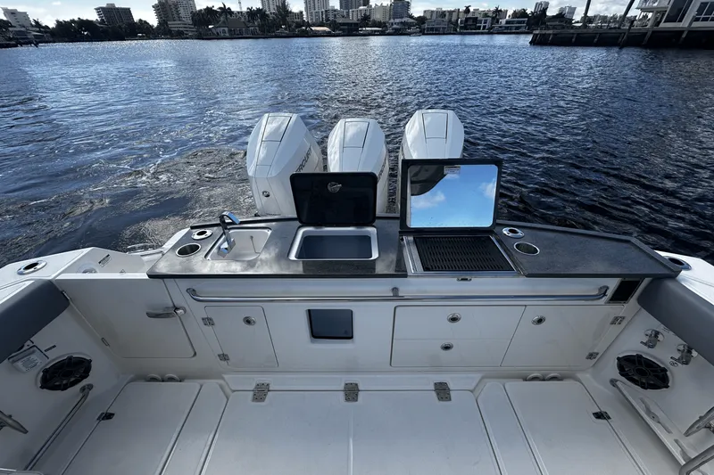Slide: The Image of Boston Whaler 360 Outrage 2026 - 22