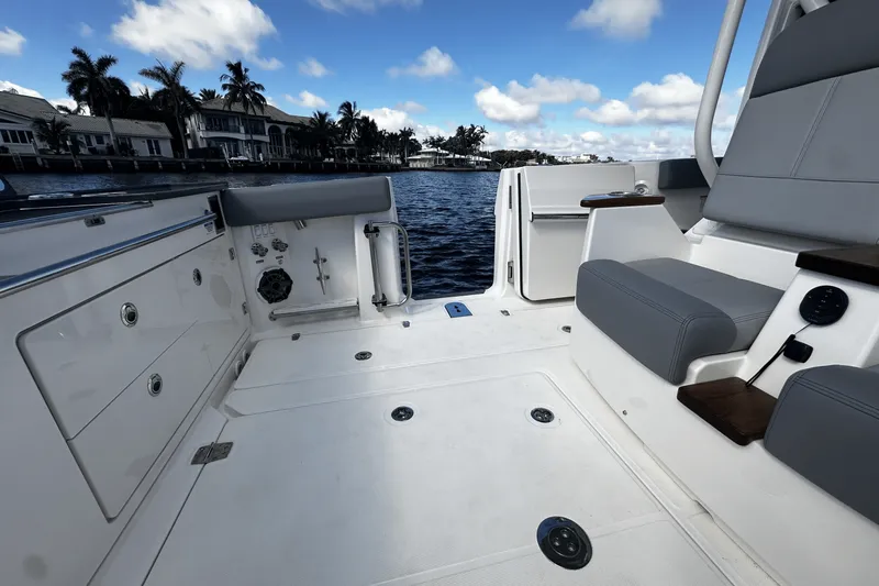 Slide: The Image of Boston Whaler 360 Outrage 2026 - 24