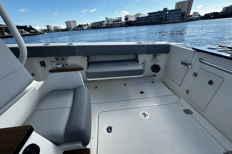 Slide: The Image of Boston Whaler 360 Outrage 2026 - 26