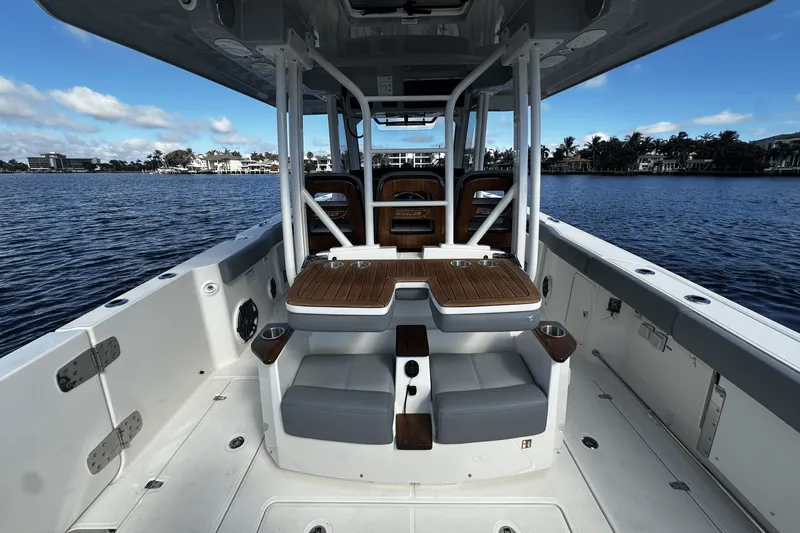 Slide: The Image of Boston Whaler 360 Outrage 2026 - 28