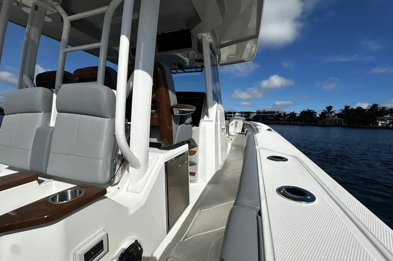 Slide: The Image of Boston Whaler 360 Outrage 2026 - 29