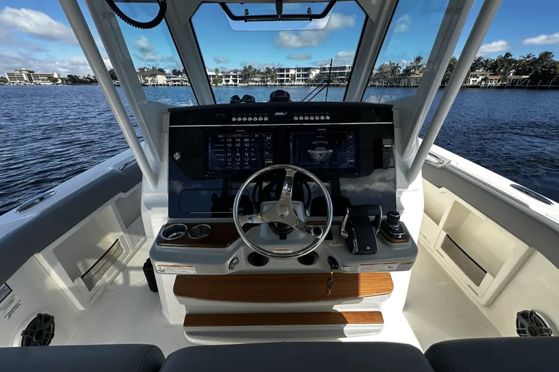 Slide: The Image of Boston Whaler 360 Outrage 2026 - 33