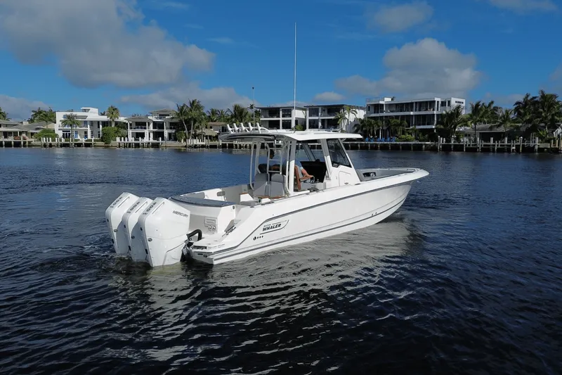 Slide: The Image of Boston Whaler 360 Outrage 2026 - 4