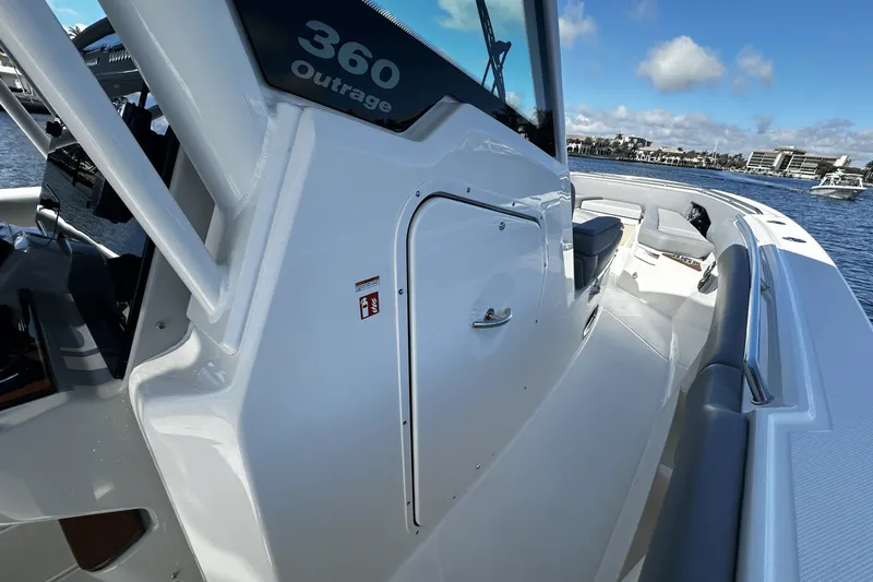Slide: The Image of Boston Whaler 360 Outrage 2026 - 41