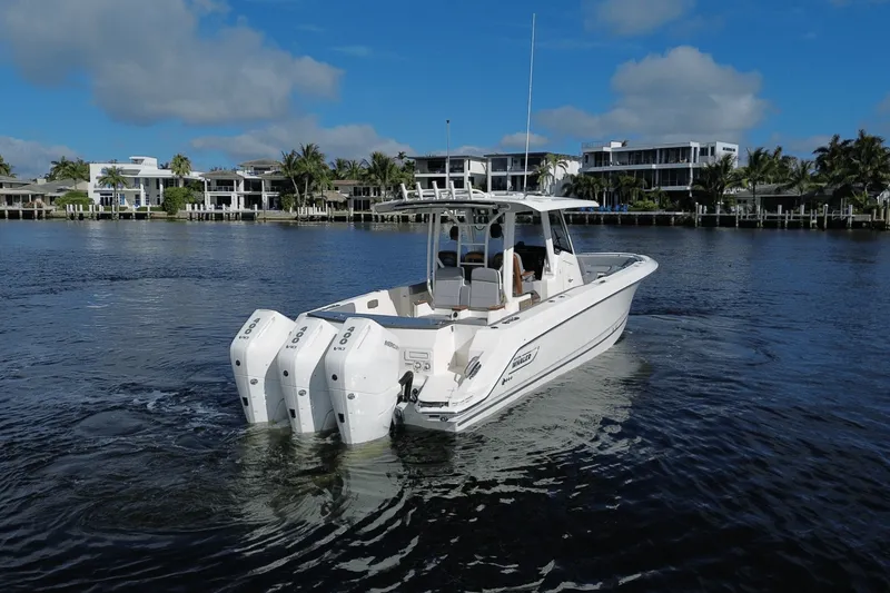 Slide: The Image of Boston Whaler 360 Outrage 2026 - 5