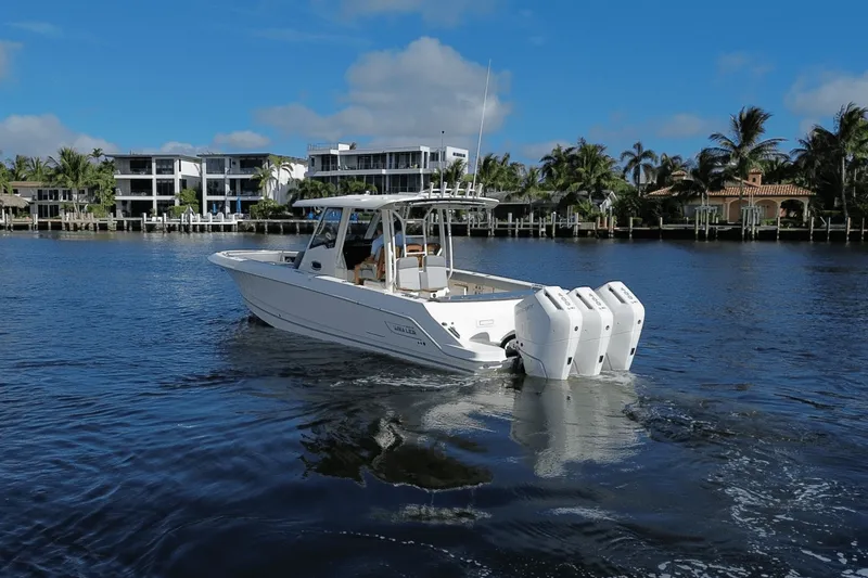 Slide: The Image of Boston Whaler 360 Outrage 2026 - 8