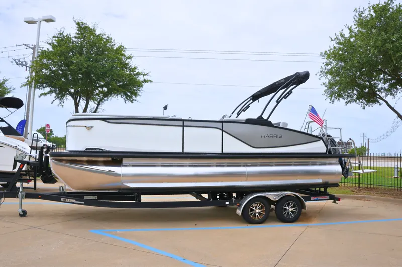 The Image of Harris Sunliner 230 2027 - 0