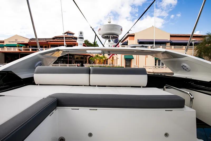 Slide: The Image of Galeon 470 SKY 2024 - 32