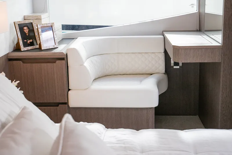 Slide: The Image of Galeon 470 SKY 2024 - 72