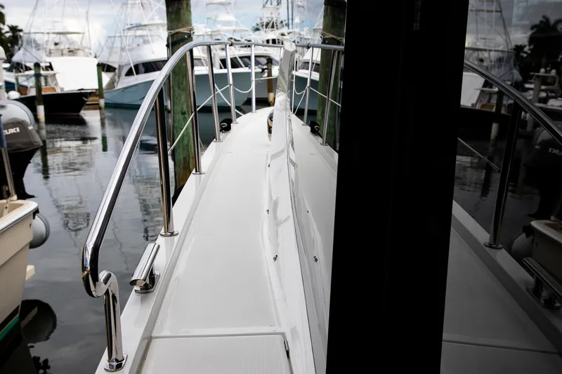 Slide: The Image of Galeon 470 SKY 2024 - 17