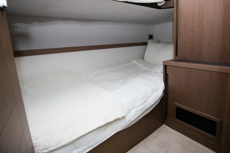 Slide: The Image of Galeon 470 SKY 2024 - 87