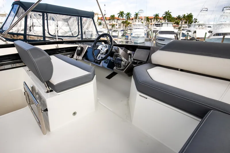 Slide: The Image of Galeon 470 SKY 2024 - 28