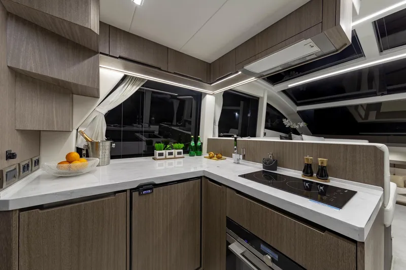 Slide: The Image of Galeon 470 SKY 2024 - 21