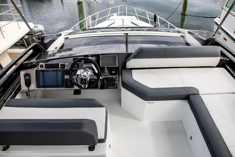 Slide: The Image of Galeon 470 SKY 2024 - 31