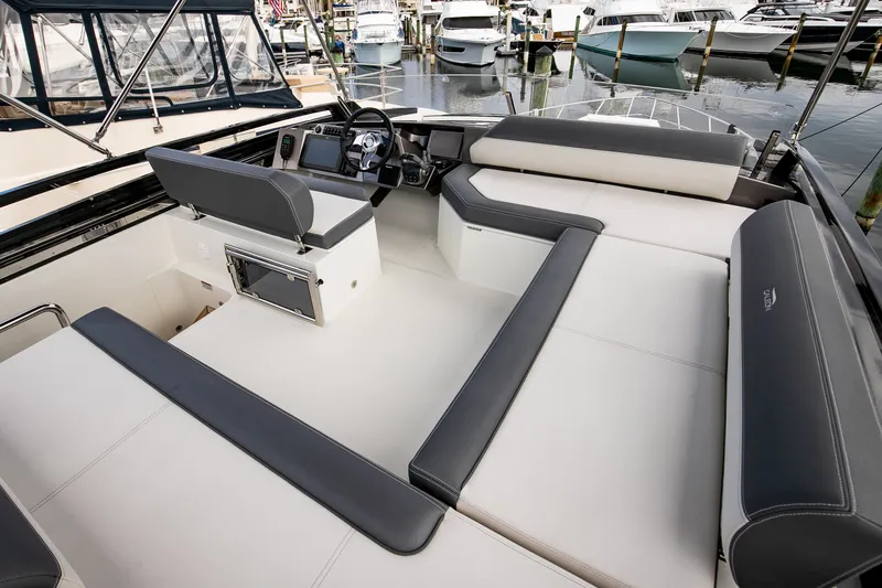 Slide: The Image of Galeon 470 SKY 2024 - 27