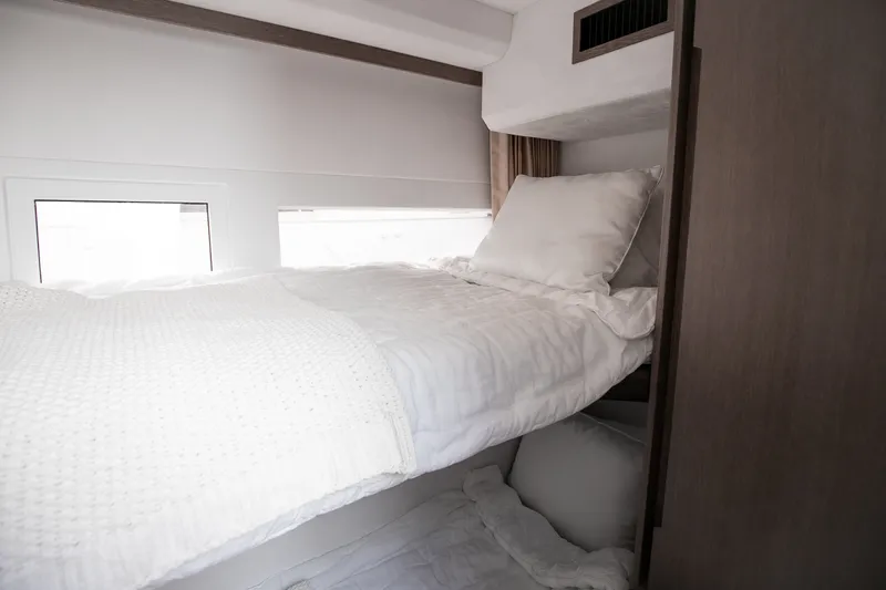 Slide: The Image of Galeon 470 SKY 2024 - 86