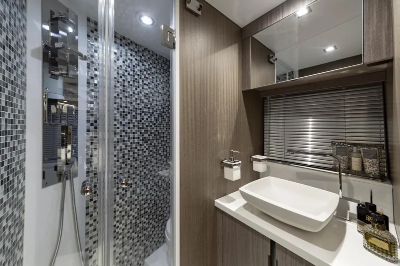 Slide: The Image of Galeon 470 SKY 2024 - 32