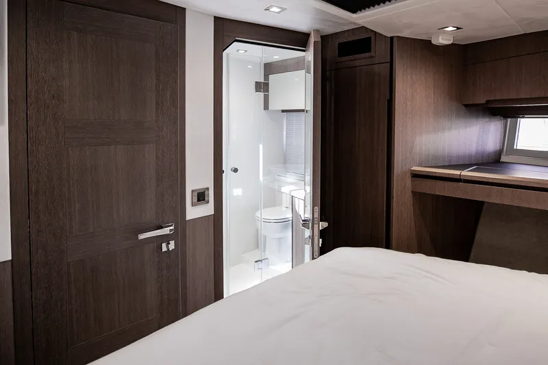 Slide: The Image of Galeon 470 SKY 2024 - 68