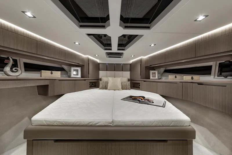 Slide: The Image of Galeon 470 SKY 2024 - 27
