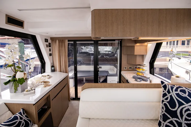 Slide: The Image of Galeon 470 SKY 2024 - 45