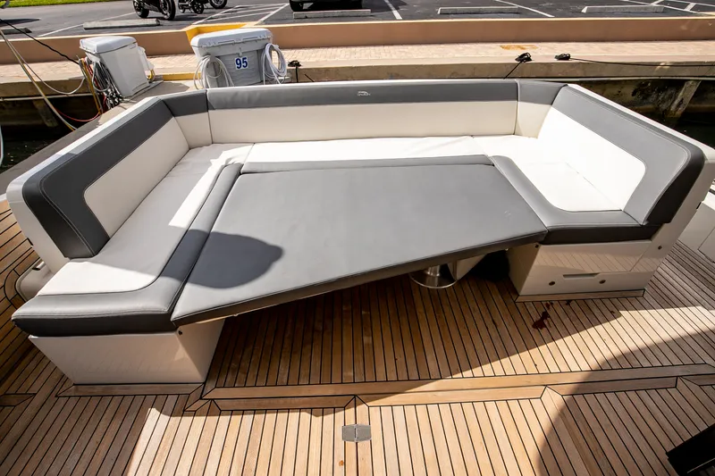 Slide: The Image of Galeon 470 SKY 2024 - 11
