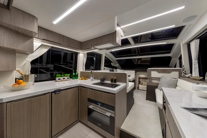 Slide: The Image of Galeon 470 SKY 2024 - 19