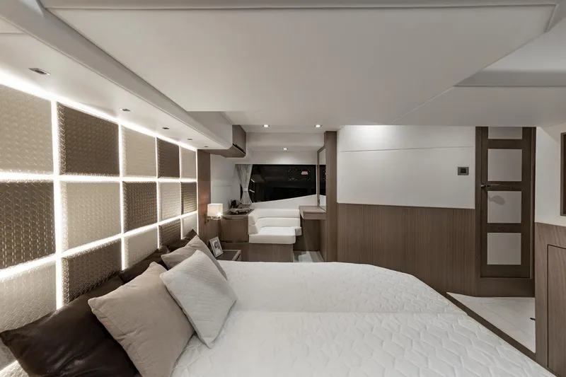 Slide: The Image of Galeon 470 SKY 2024 - 29
