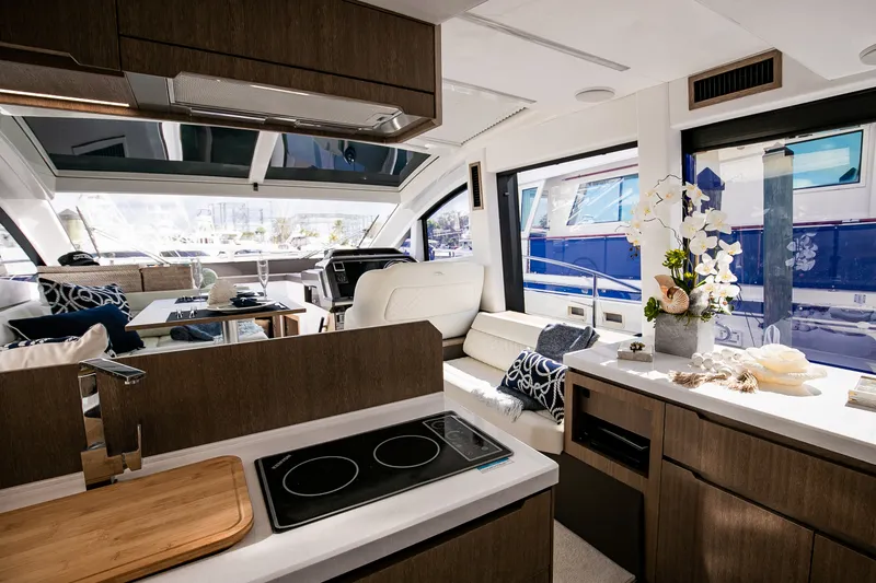 Slide: The Image of Galeon 470 SKY 2024 - 39