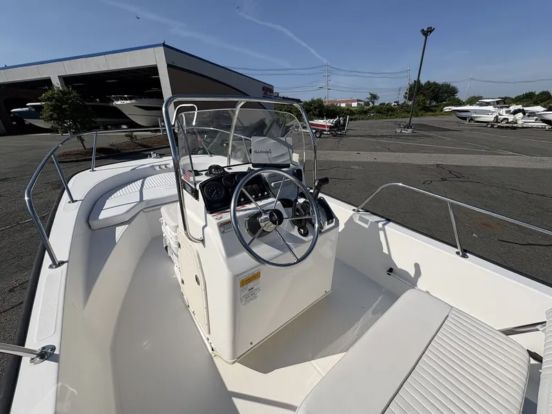 Slide: The Image of Boston Whaler 170 MONTAUK 2011 - 4